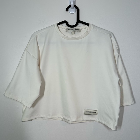 THE Giving Movement Boxy Light SoftSkin100© T-Shirt in Off White Size Small - Picture 2 of 7